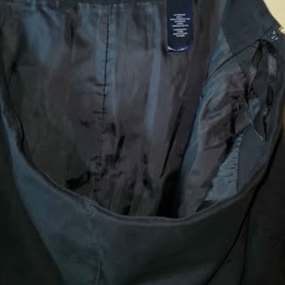 Womens Reitmans Black skirt with blue flower design on bottom Size 16 - Picture 4 of 7